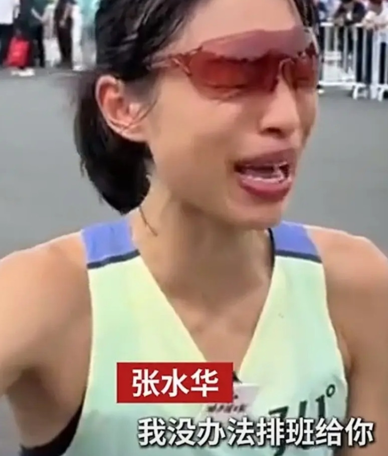 毫无疑问，361度品牌方反应慢了半拍，直播间被网友刷屏，才意识到问题的严重性。