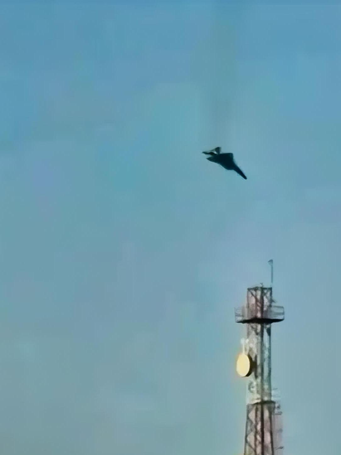 伊朗捅破北约窗户纸！2000公里突袭，霸权底裤都输光了伊朗创造历史！无人机