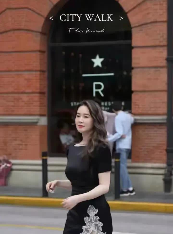 她估计是不会再婚了，曾经嫁入豪门的她，应该也是受的够够了，好不容易30多岁离婚了
