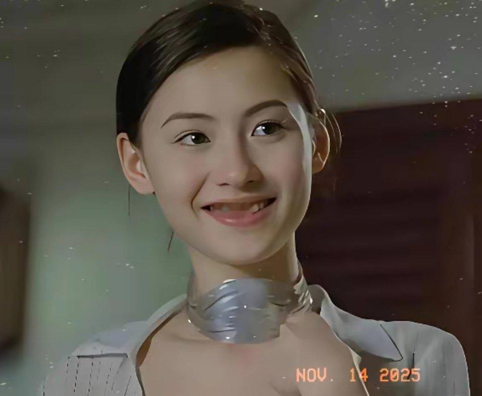 谢霆锋这边没声音了，连儿子谢振轩也老实了，没想到张柏芝却说了一句：“排队都轮不到