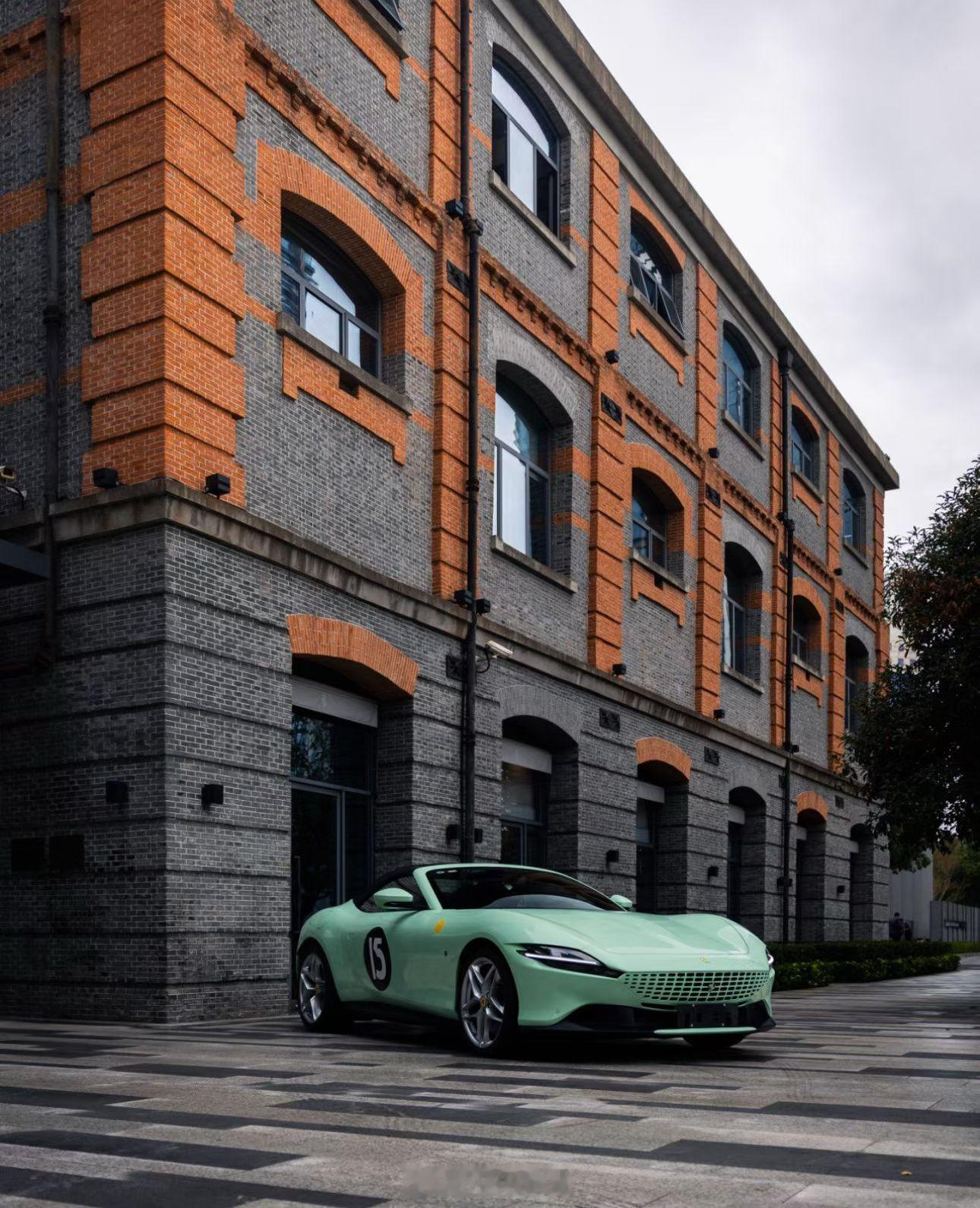 复古风的罗马spider，妥妥的老钱风法拉利