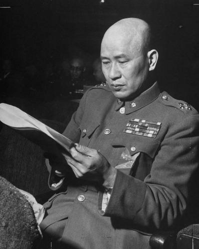 1949年，“小诸葛”白崇禧给蒋介石提了个离谱的主意：“既然打不过解放军，不如南