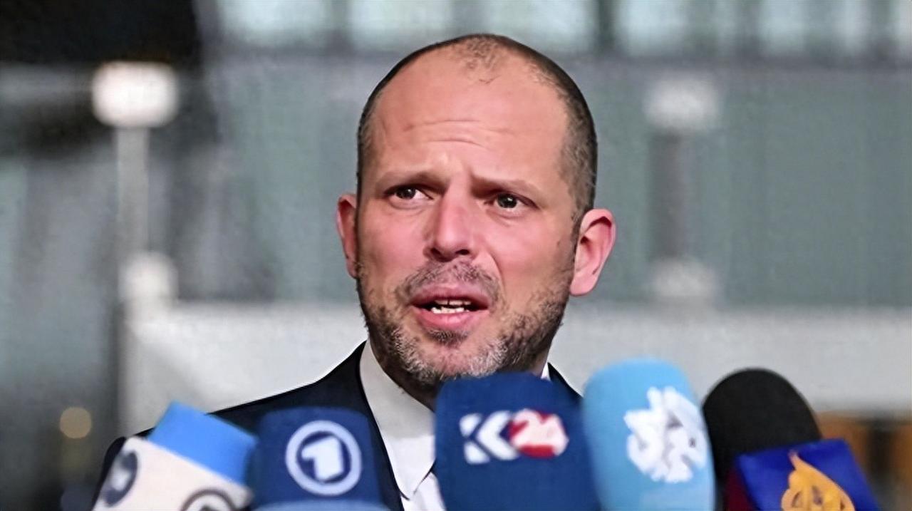 扬言让莫斯科消失，比利时防长硬刚普京，随即遭迅速反击。10月26号那场访谈，