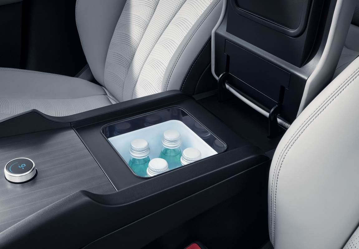 售价8.98万元起，纯电续航提至210km，海豹“双子星”加推新车型近日，比亚迪