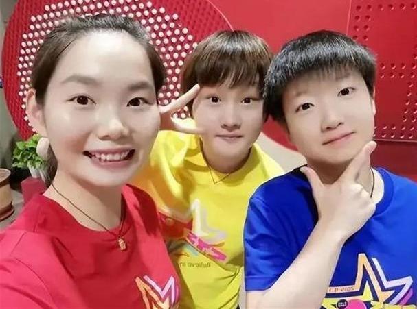 乒坛3只小可爱同框：我只认出了短发利落无瑕、容颜俊朗秀丽的孙颖莎与樱唇榴齿、