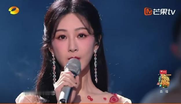 杨紫[超话]# 未曾相逢先一笑
