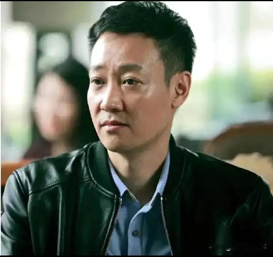 陈道明已经意识到辛柏青什么都好，但有一个致命的弱点，就是一不拍戏，就跟消失了一样