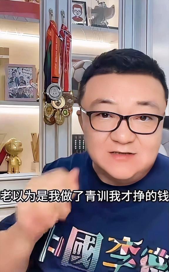 有人质疑董路，说他怎么一火了就直播带货。但是却不知道董路带货已经十年了：李佳