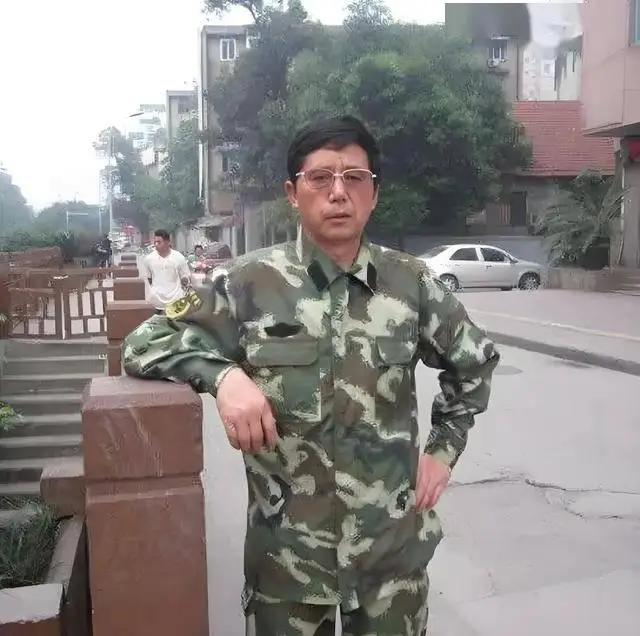 2008年，山东一男子背着妻女取走全家60万积蓄后人间蒸发，妻子打两份工苦撑九年