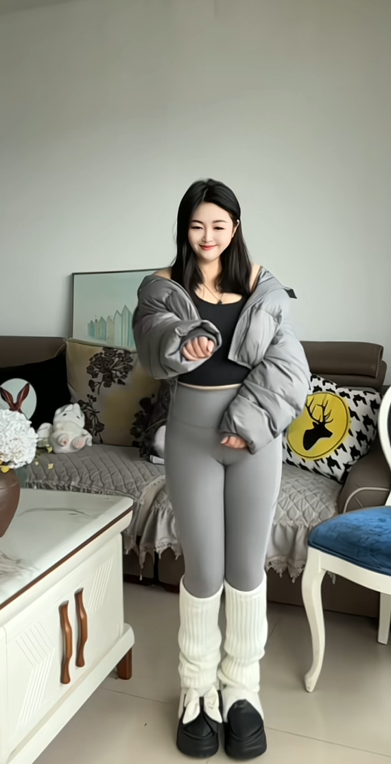 与其羡慕别人的光芒，不如点亮自己的灯。