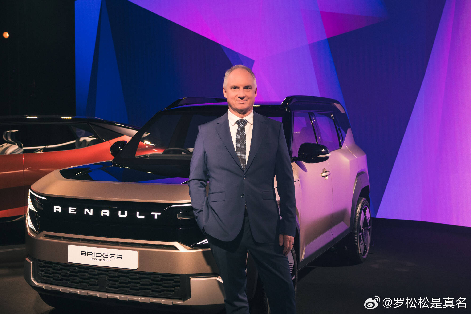 去年，很多欧洲车企活得都有些艰难。大众集团销量和2024年基本持平，营业收入微跌