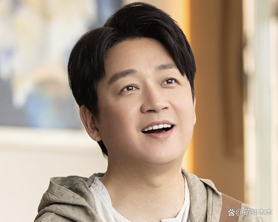 潘粤明深夜发了一句“一定要这么现实吗”。董洁随后承认自己当年任性。两条热搜一