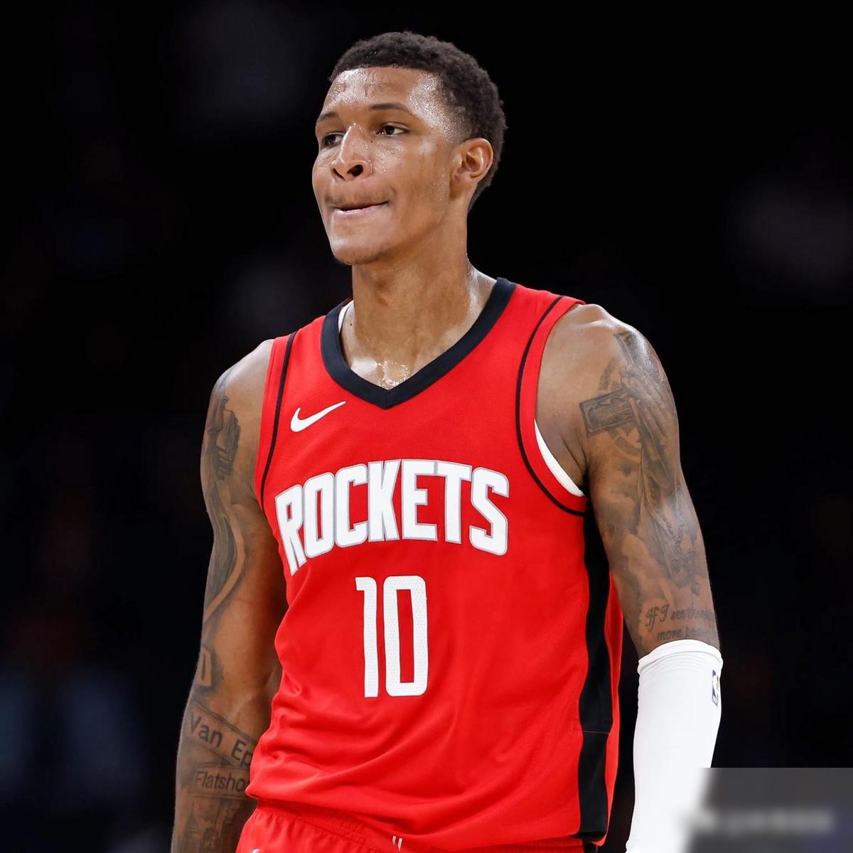 小贾亏大了！据ESPN名记TimMacMahon报道，爵士给凯斯勒摆出接近5