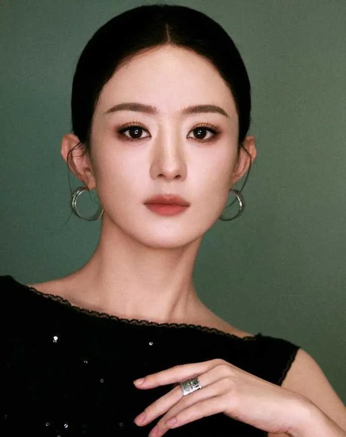 赵丽颖新造型太绝了！暗夜黑裙美到失语姐妹们，赵丽颖又来杀疯了！这次她穿的这条黑