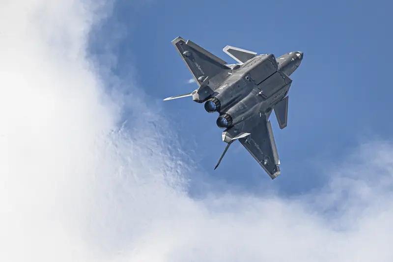 美媒后槽牙都要咬碎了：刚盯着福建舰弹射歼-35，转头发现……更猛的还在后面！