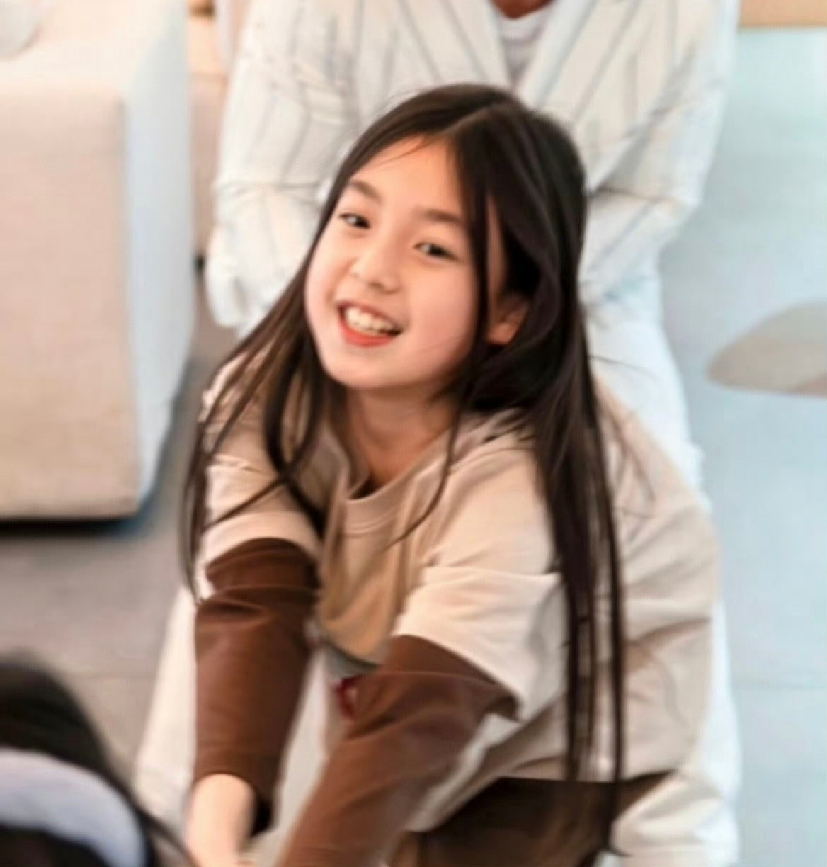 小泡芙女大十八变感觉她是那种会越长越漂亮，越长越开的类型。现在才12岁，就已