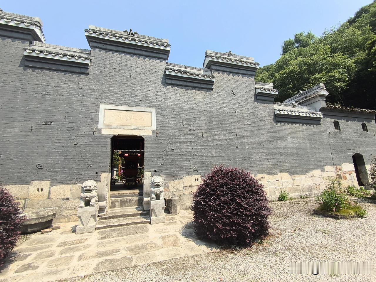 江苏省镇江市句容玉泉禅寺，始建于元末、兴盛于明，山泉如玉、古木参天、四处清幽，是