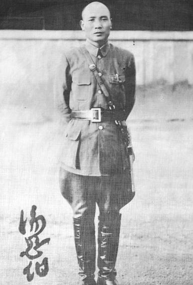据说蒋介石听到自己的心腹爱将汤恩伯死在日本医院的手术台上时冷冷说了句:“死了也好
