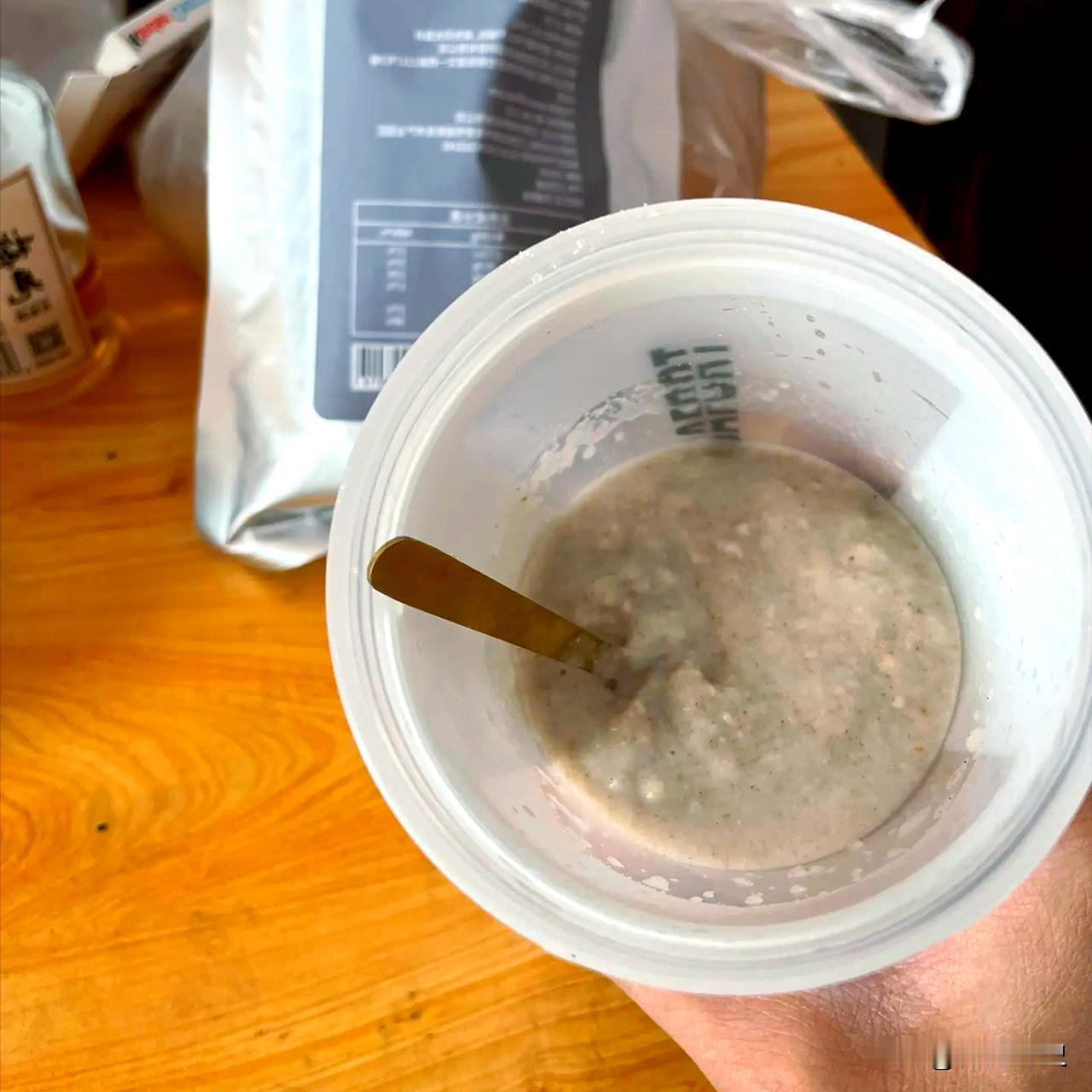 魔幻的世界，中国的打工人已经开始吃饲料了...... 你有没有想过，有一天