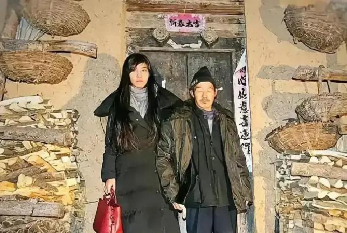 浙江，5岁女孩被寄养到陕西，一个农民家里。6年后，亲生父母强行把她领走。谁料，女