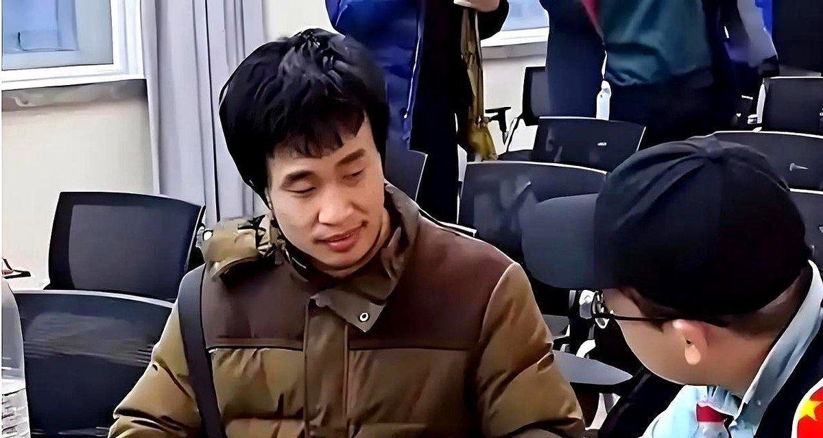 丘成桐比韦东奕强几个档次，为什么丘成桐几乎没有热度？若数学竞赛，10个丘成桐捆绑