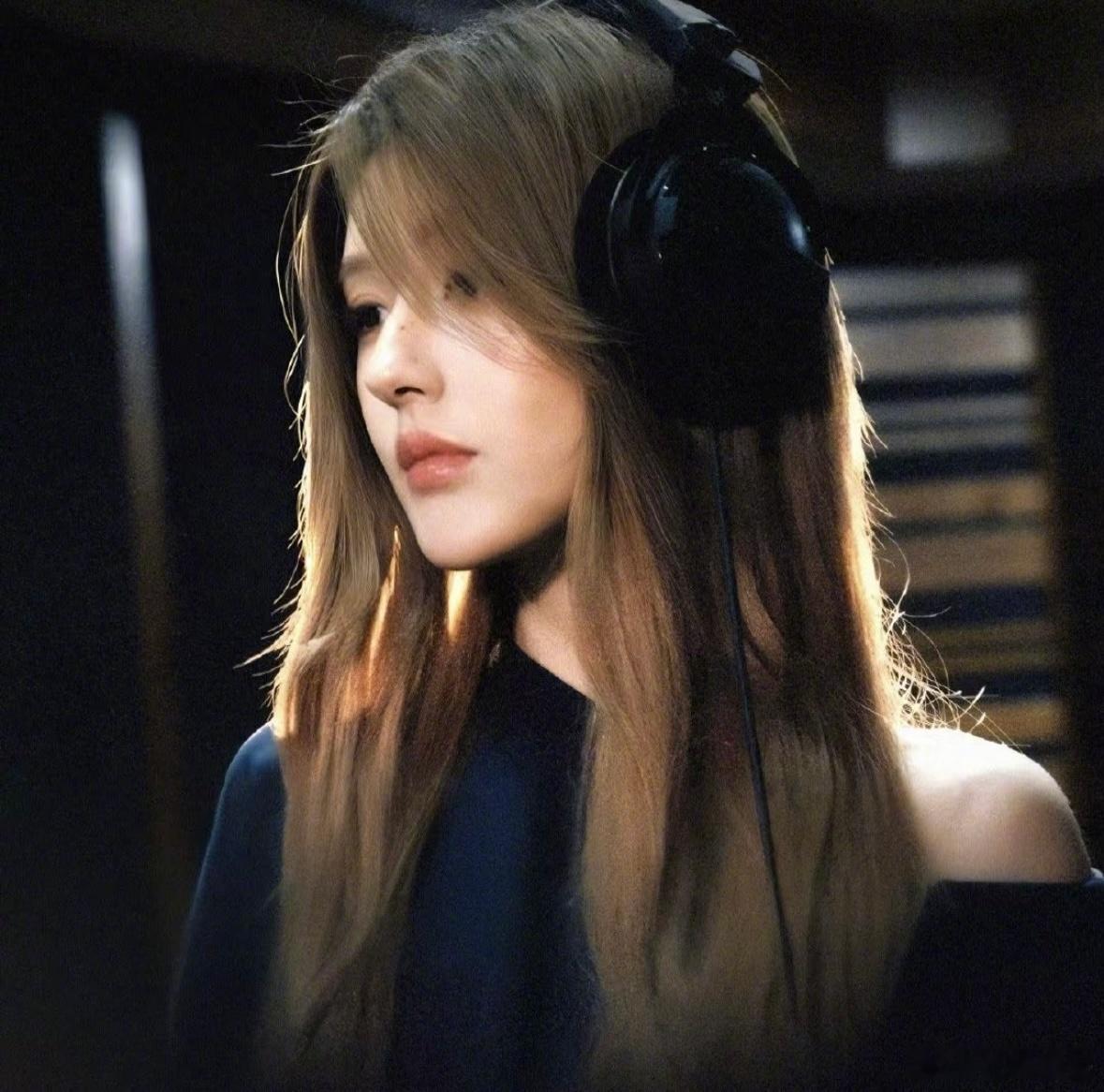 拜倒在赵露思的高鼻梁下,这个顶级建模侧颜,给宇宙不解释!!