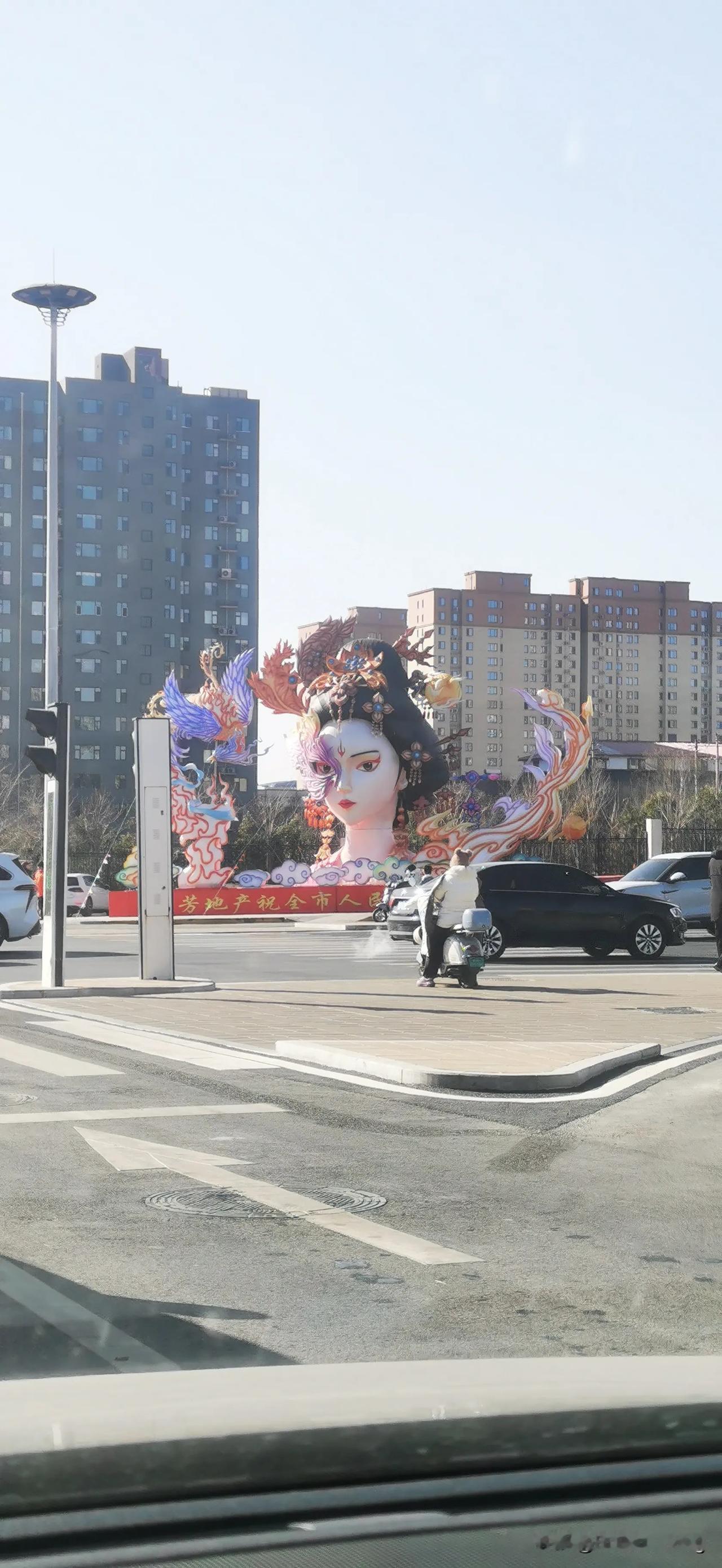 大武安的朱雀女神，邯郸街景实拍听别人说最近这个灯挺火的，晚上再来看看，邯郸同城