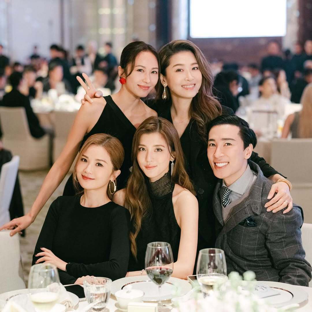 阿Sa吴千语参加婚姻同框照​​​