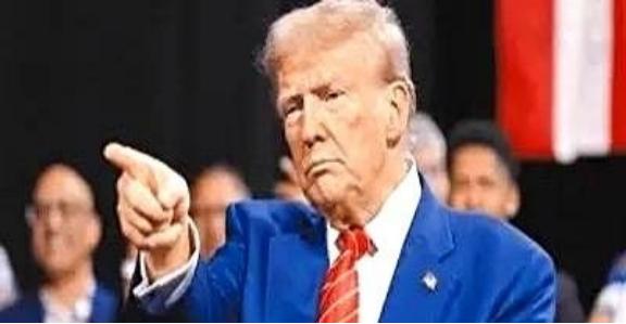 桌子掀了。美国和中国，终于把牌摊开了。不是一时的气话，而是一种冰冷的对视，双方都