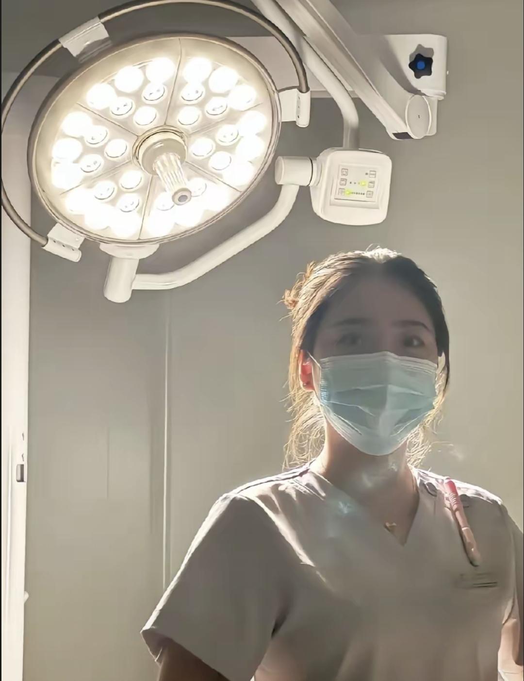 最近老在想一个问题，做了手术的人啥也看不见，那主刀医生会不会偷偷让实习的上手？这