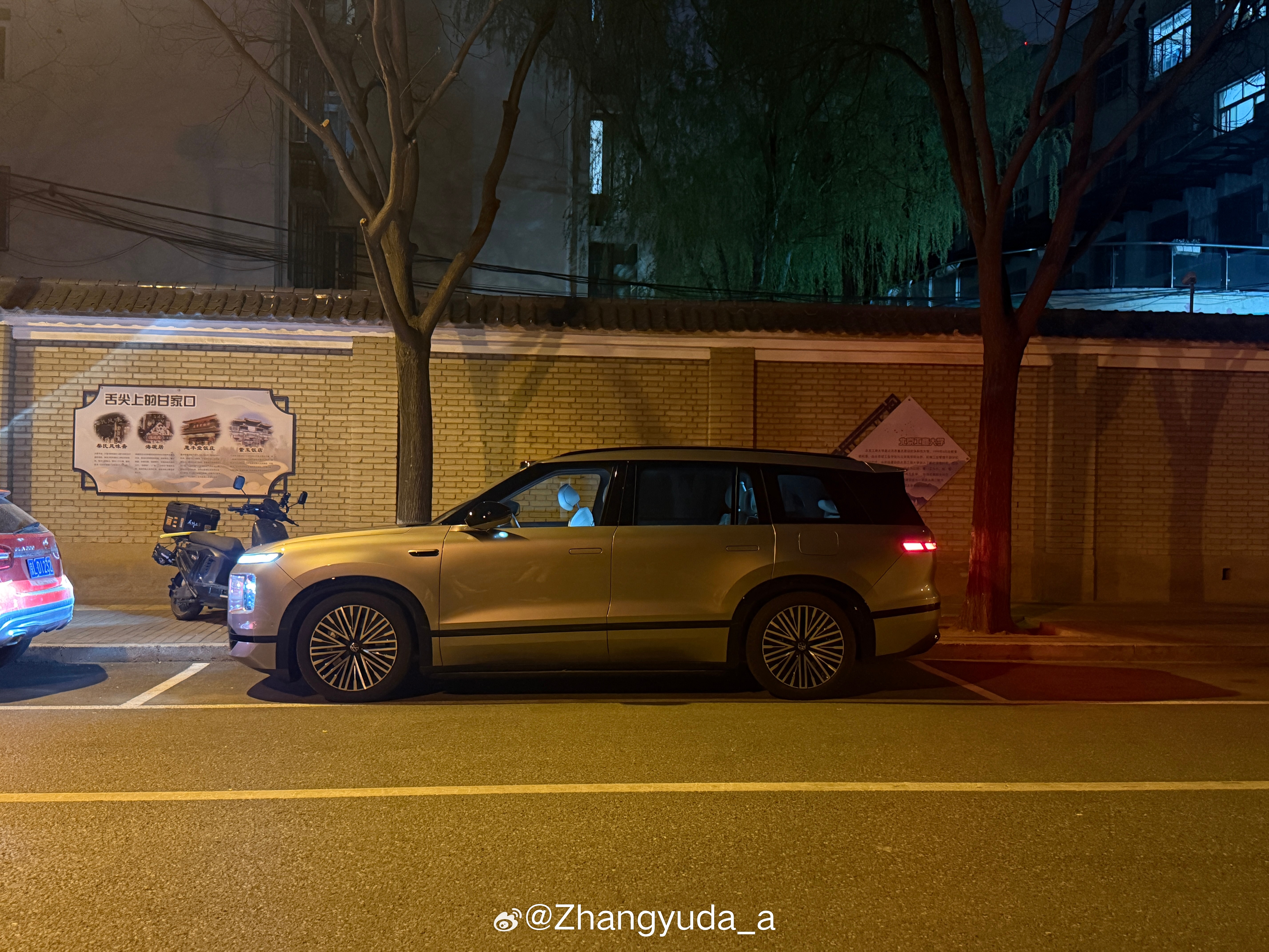 试了试大众目前新能源的旗舰9X标配智驾四驱和后转。矩阵大灯后排电视流媒体