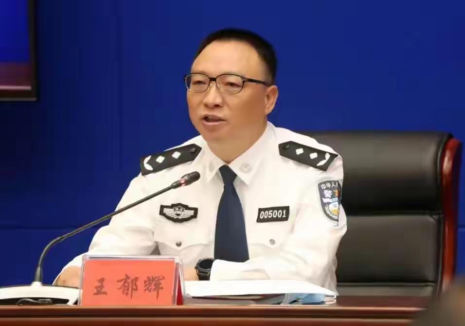 这是一名副厅级的退休干部，虽然级别不算是太高，但因为他是公安干警领导，而且位置特