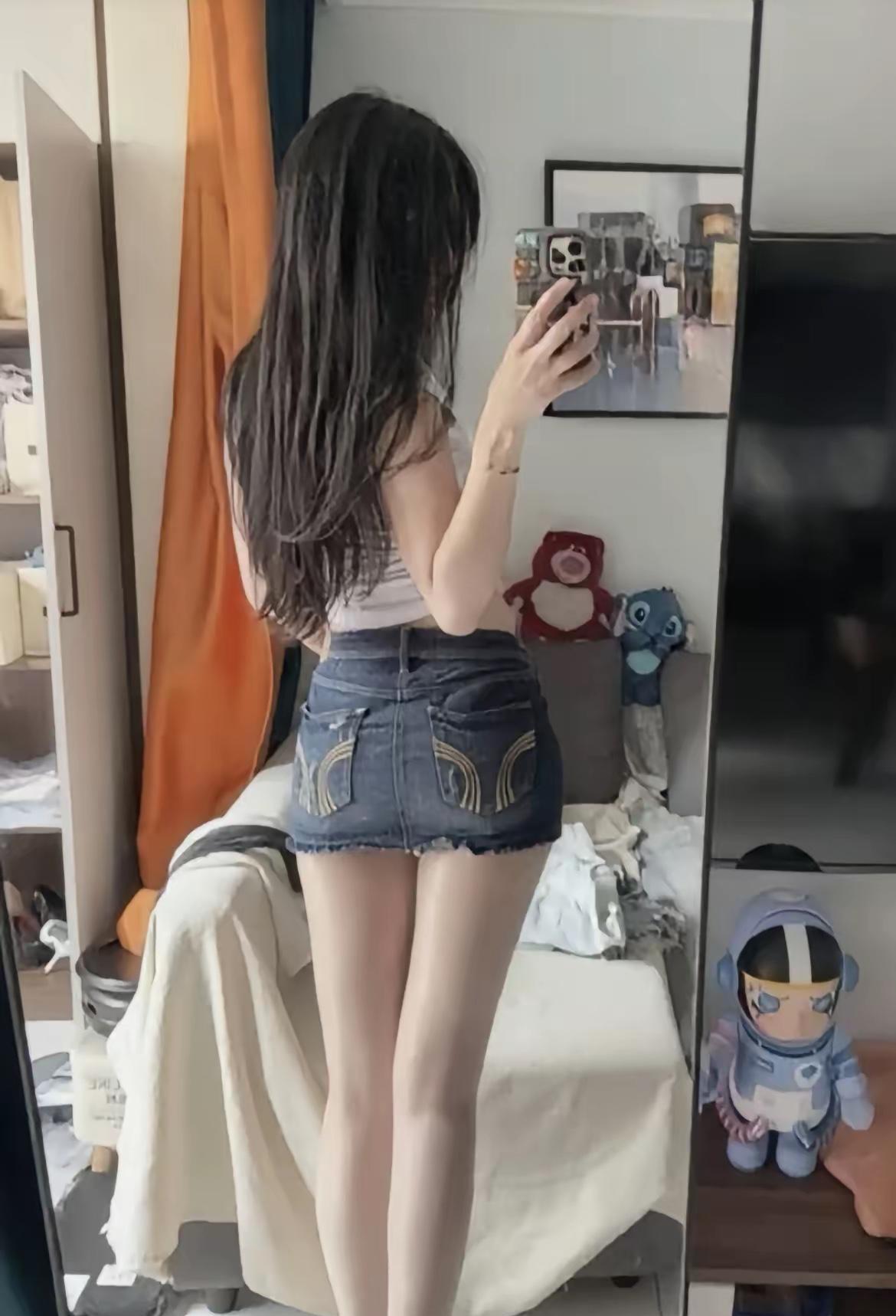 #头号创作者激励计划#穿成这样子出去，会不会挨男朋友的打呢？幸好，我还没有男