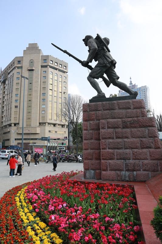 四川，真正的英雄之地！抗日战争爆发后，350多万川军毅然出蜀。他们穿着草鞋，