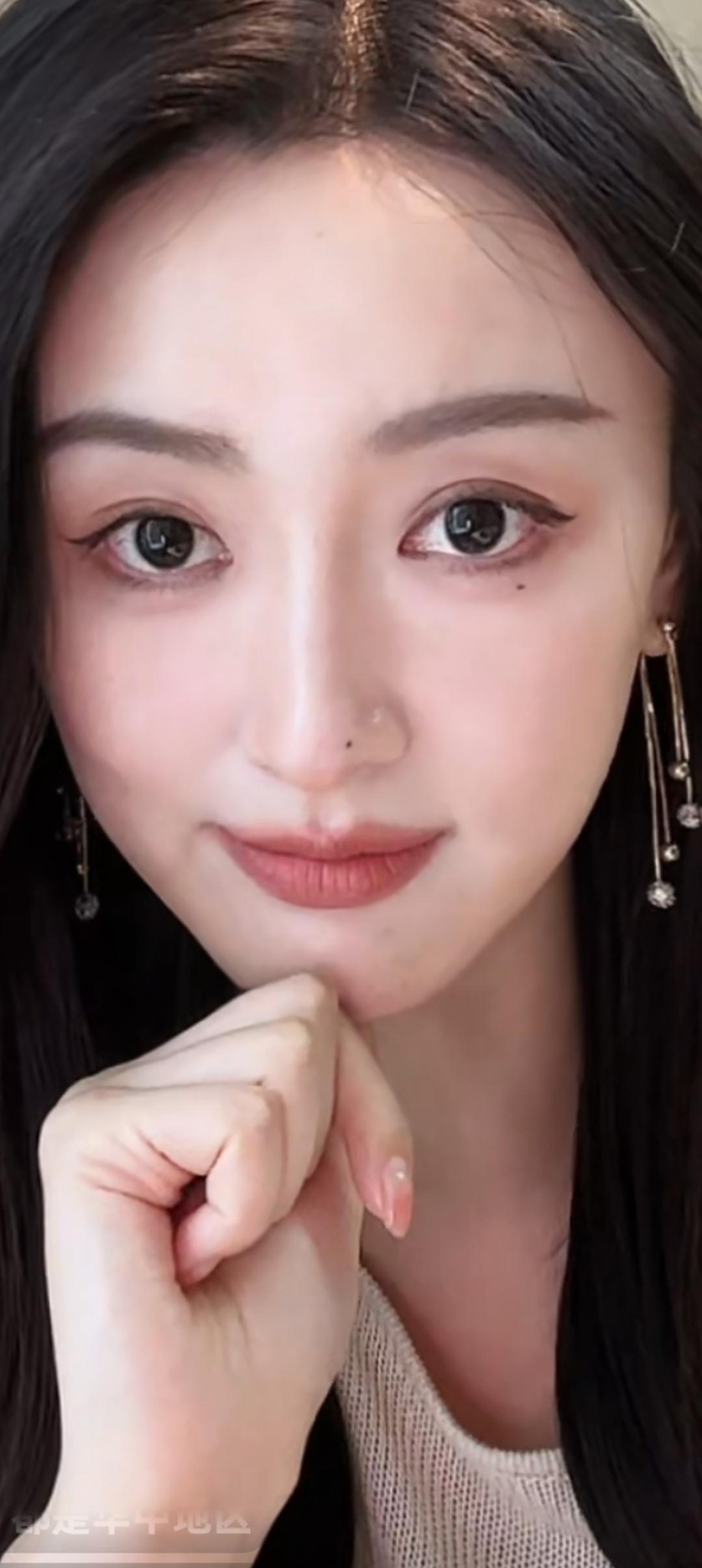 温柔甜美的少女，微笑的瞬间，让人心动不已！💖✨