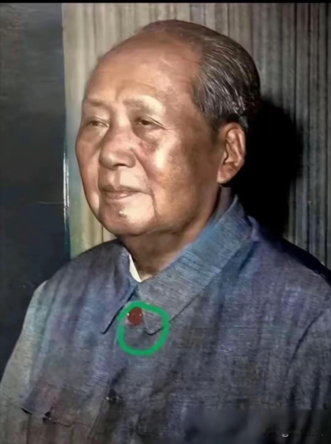 这是一张让无数国人泪目的老照片！你敢相信这就是我们国家的领袖？晚年的毛主席穿