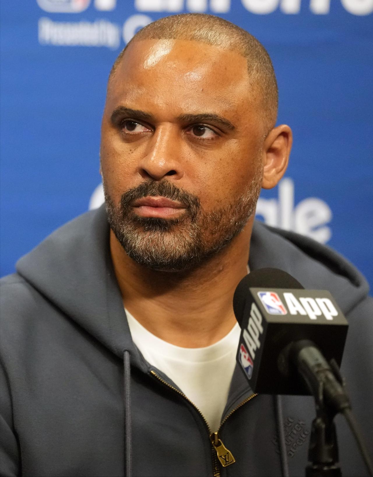 乌度卡的“魔鬼”操作：22年防库里：沉退防守26年防詹姆斯：双人包夹就怎