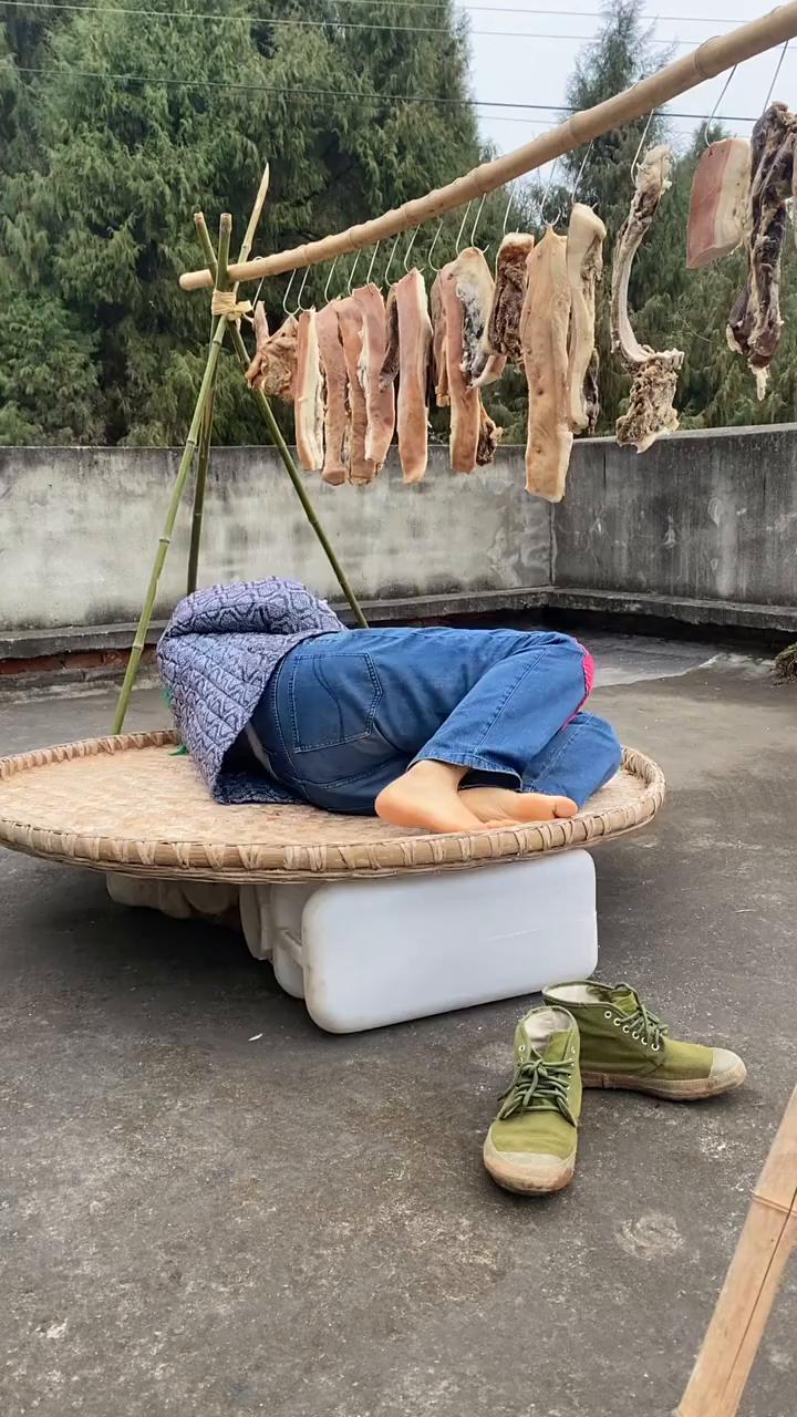 有人。