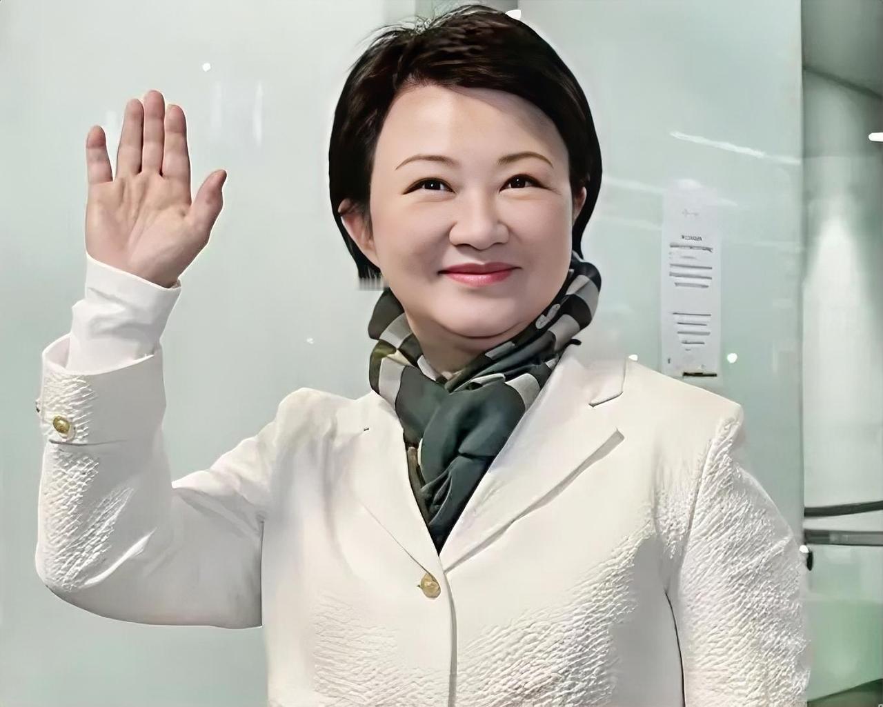 卢秀燕继续秀下限！当地时间3月17日，台中市长卢秀燕在华盛顿接受媒体采访时，明确