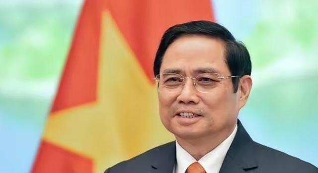 越南的“海上长城”都快砌到家门口了！就在他们一年猛填8个岛、机场雷达全上线时，我