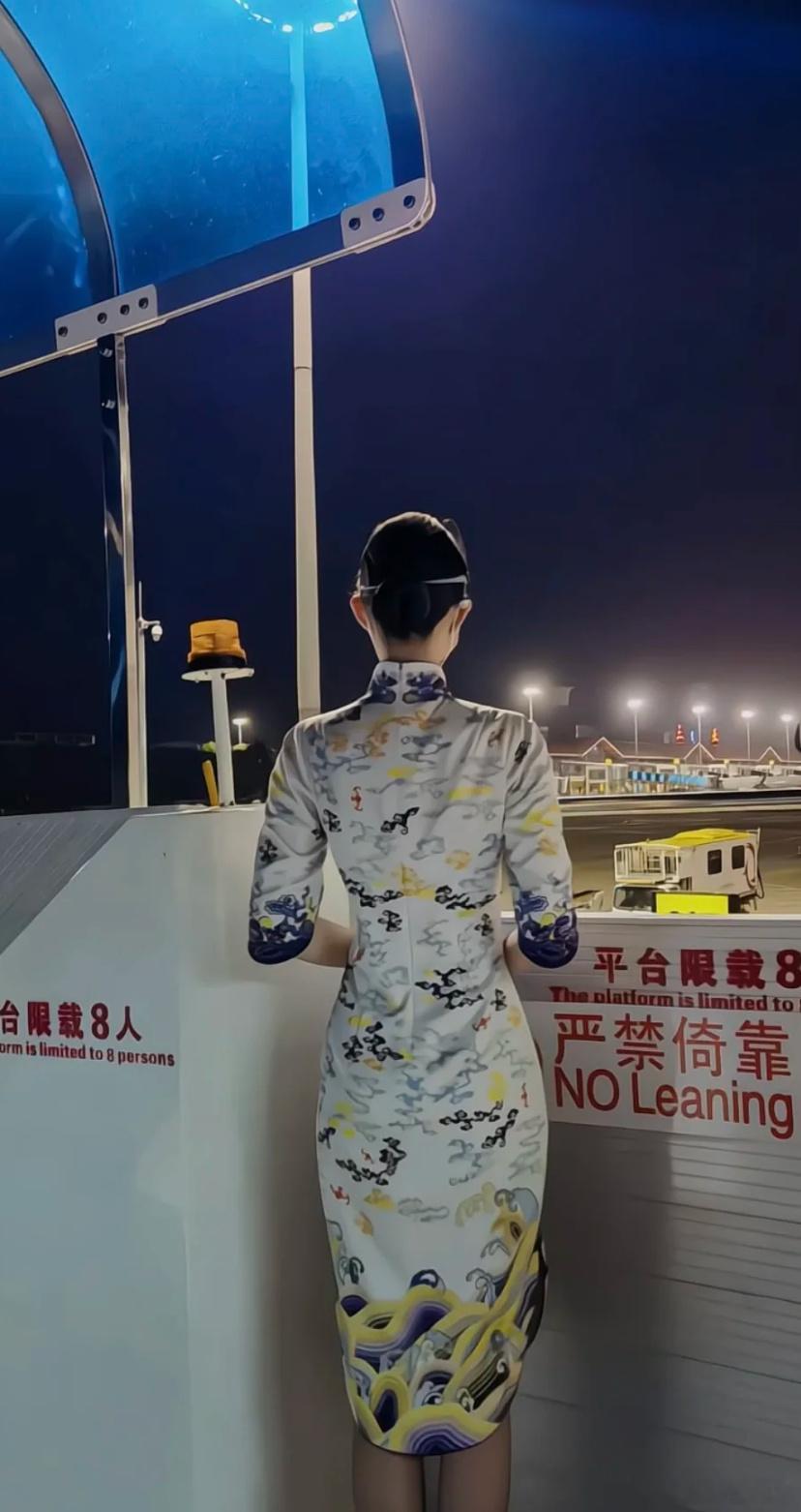 海航空姐的背影。​​​