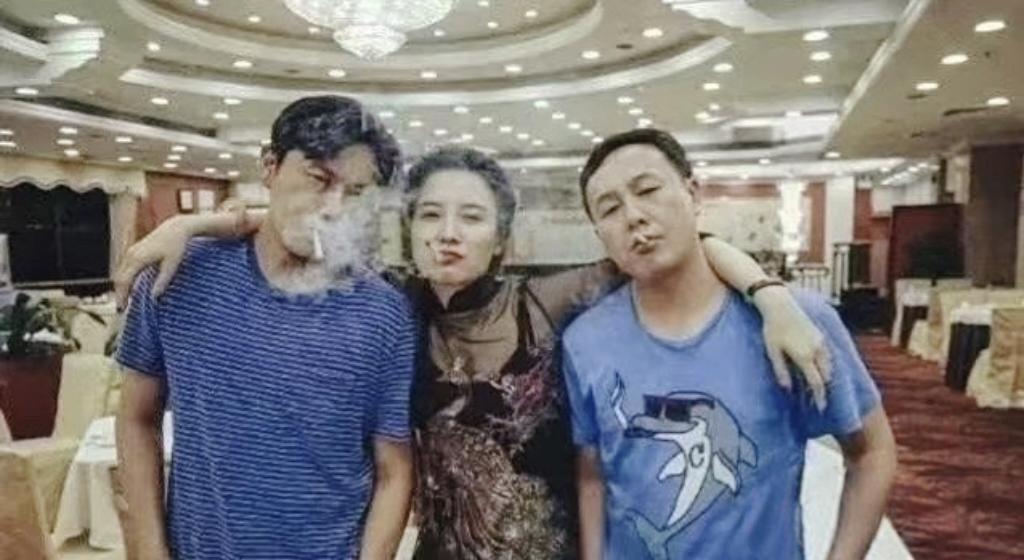 宋佳：我真的会谢！这张照片，别说十万，二十万我都想删！平时是清冷御姐，片场直