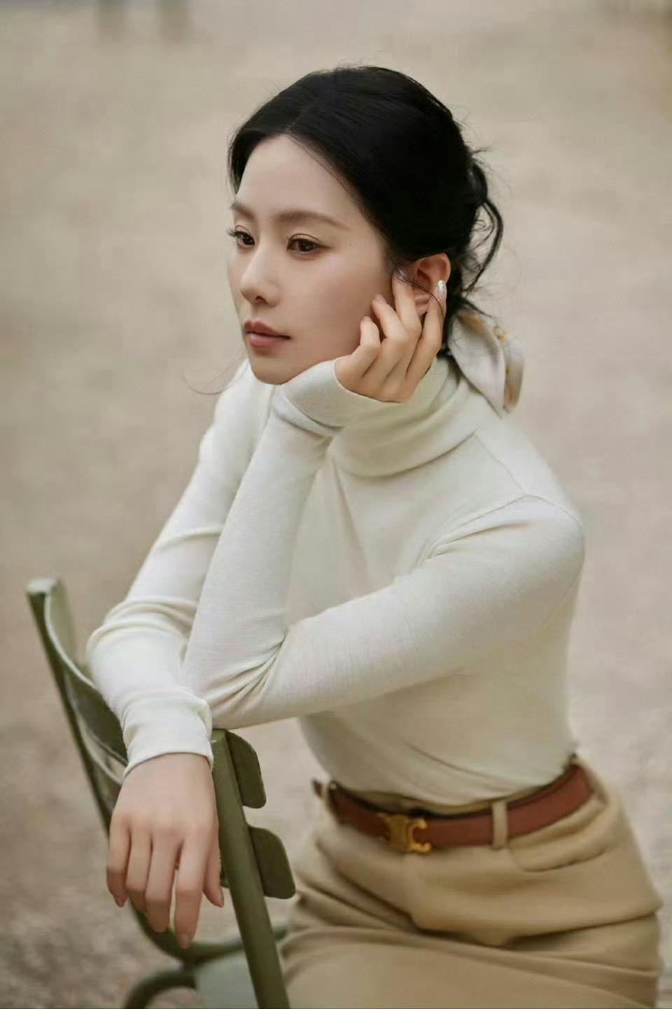 刘诗诗和刘亦菲我更喜欢谁~关于这个问题，我会更偏爱刘诗诗一些。为什么是刘诗