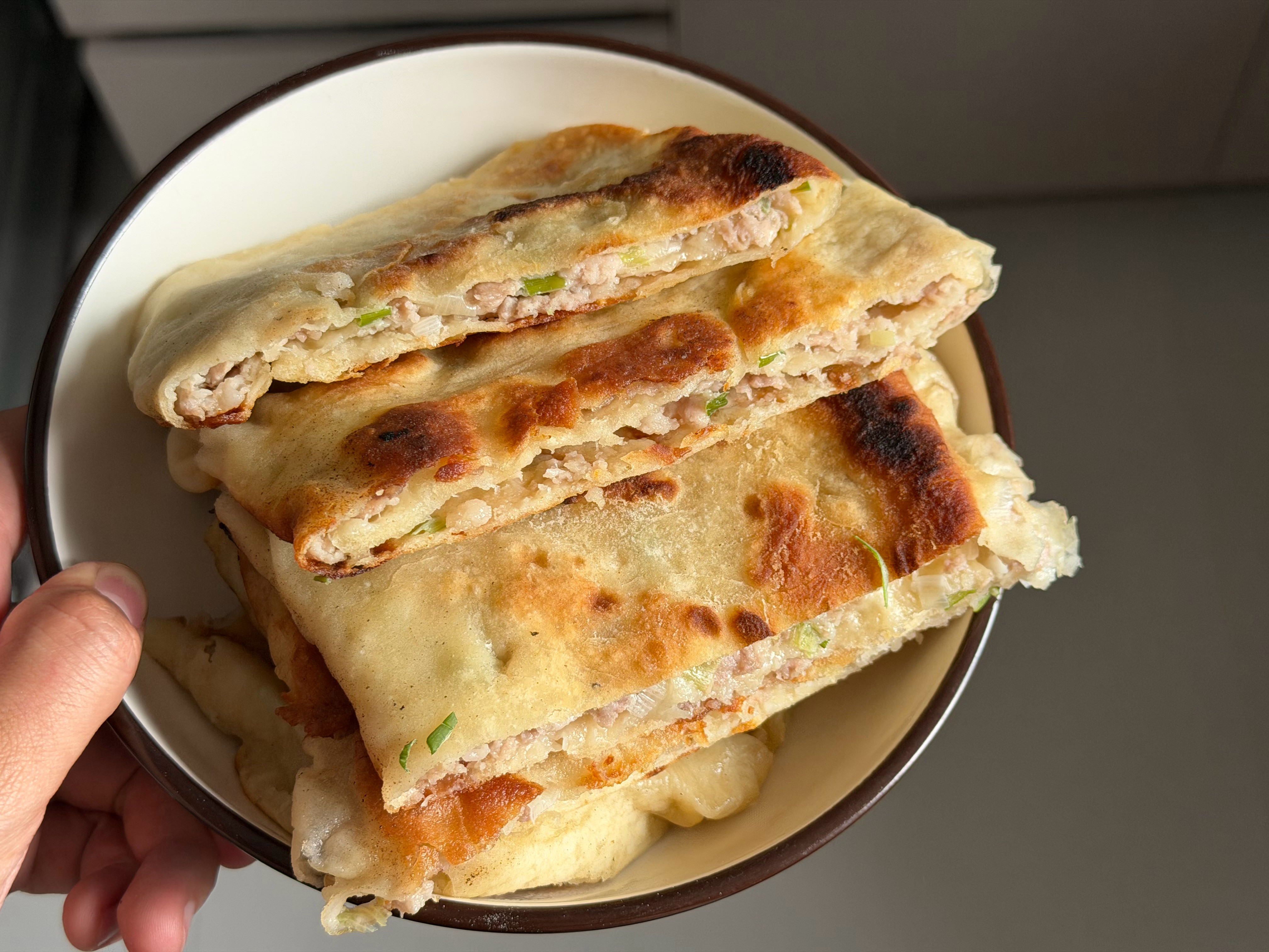 今儿吃肉饼，可以说是非常地道了