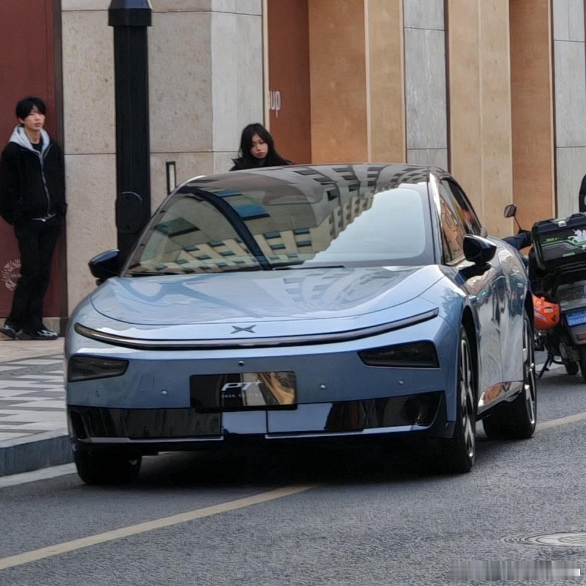 网友来搞！小鹏P7+增程版实车曝光！尾灯更精致了，后保下面的造型持保留意见(网友