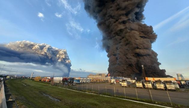 圣彼得堡的野莓物流基地/仓库被袭击，列宁格勒地区的野莓物流基地被袭击，辛菲罗波尔