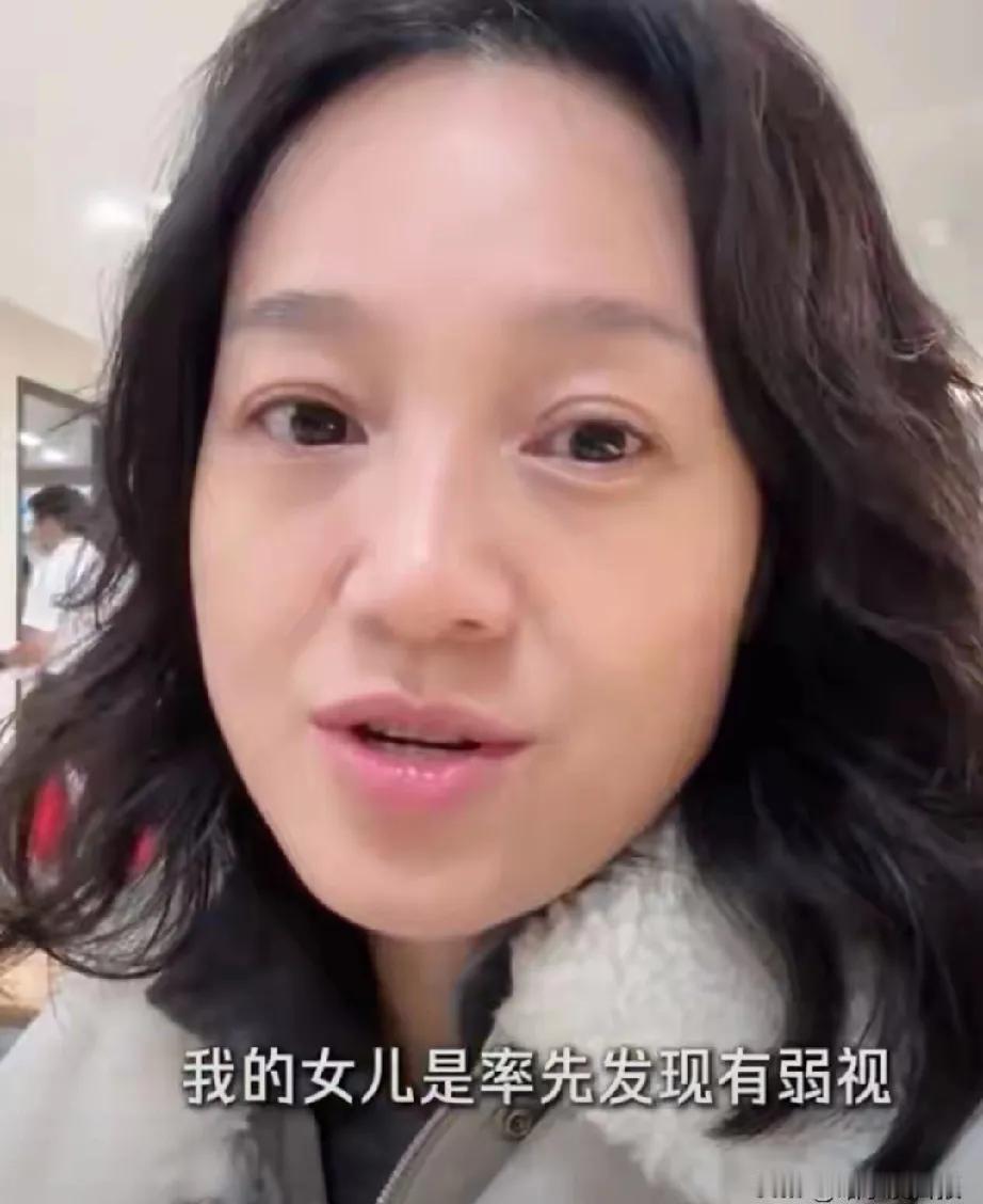 家人们注意啦！12月20日，朱丹自曝俩娃先后查出弱视，冲上热搜！女儿念念幼儿园检