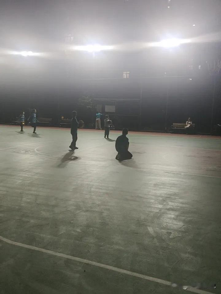 给自己一句话，你会说什么?看到此景，思绪瞬间飘回童年。小时候，捏着一块钱都觉得