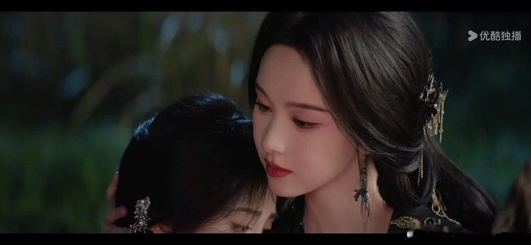 一直以为郭四跟老嘟的原生鼻形有仇，结果还不是不小心拍到了！