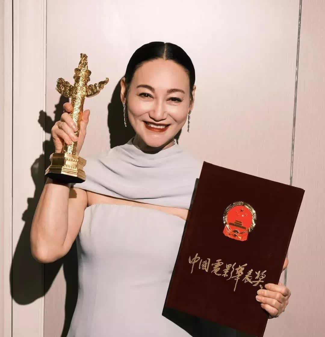 我一直不敢说，怕说出来挨骂。就是这次惠英红拿了优秀女演员奖后，希望她的朋